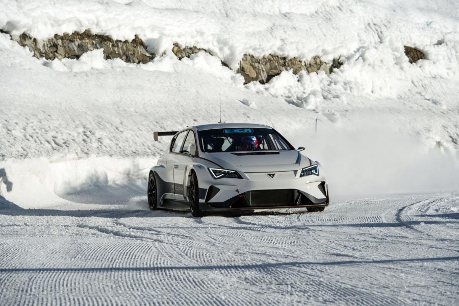  Cupra e-Racer 2018 года  (фото 17 из 23)